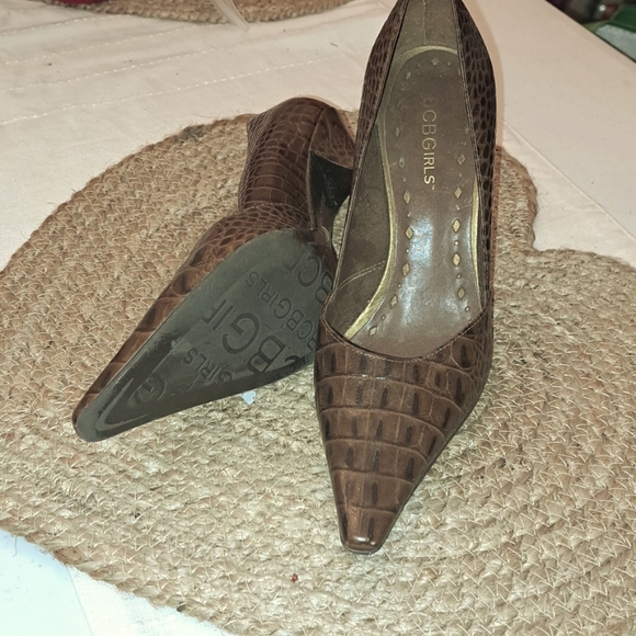 BCBGirls Shoes - BUY 4 $26.     BCBG Girls brown pump. Size 6